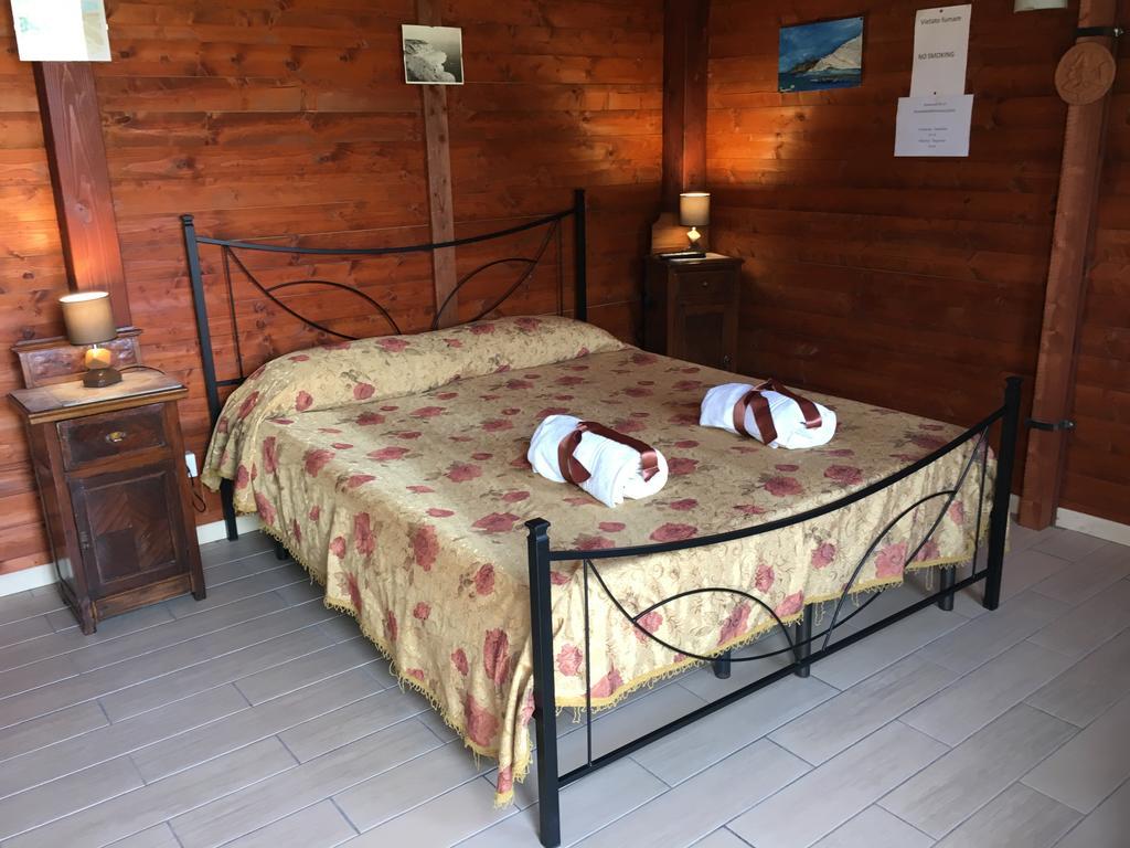 Bed and Breakfast La Bianca Scogliera Реальмонте Екстер'єр фото